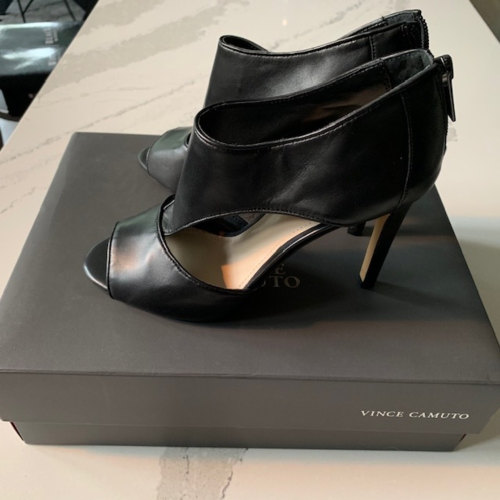 Vince Camuto Black Sandal - NWT